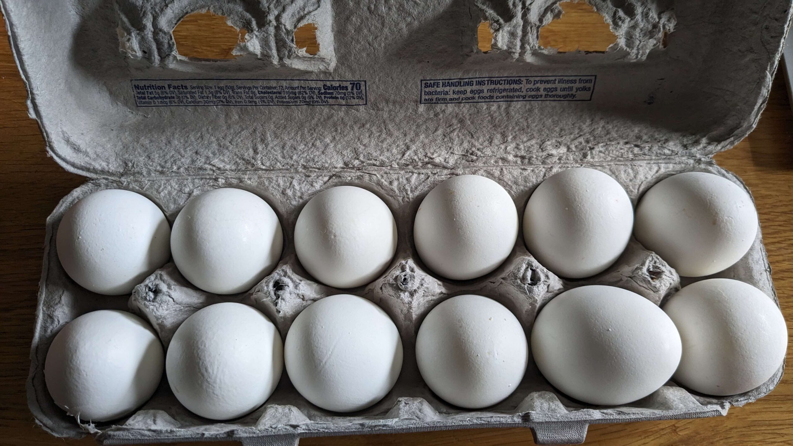 a carton of one dozen eggs