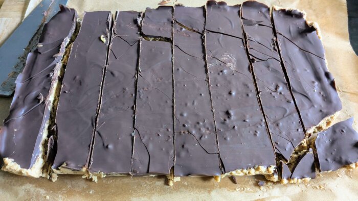 slices of a no-bake peanut butter pretzel bars 